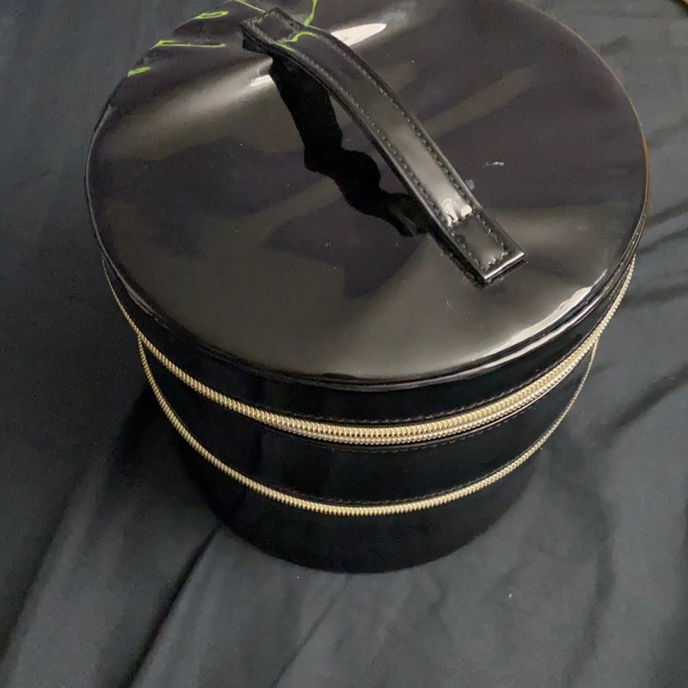 mini organizer with mirror inside